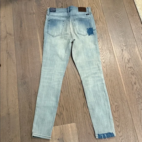 Lucky Brand Distressed Skinny Jeans – Size 27 (NWT) - Picture 4 of 4